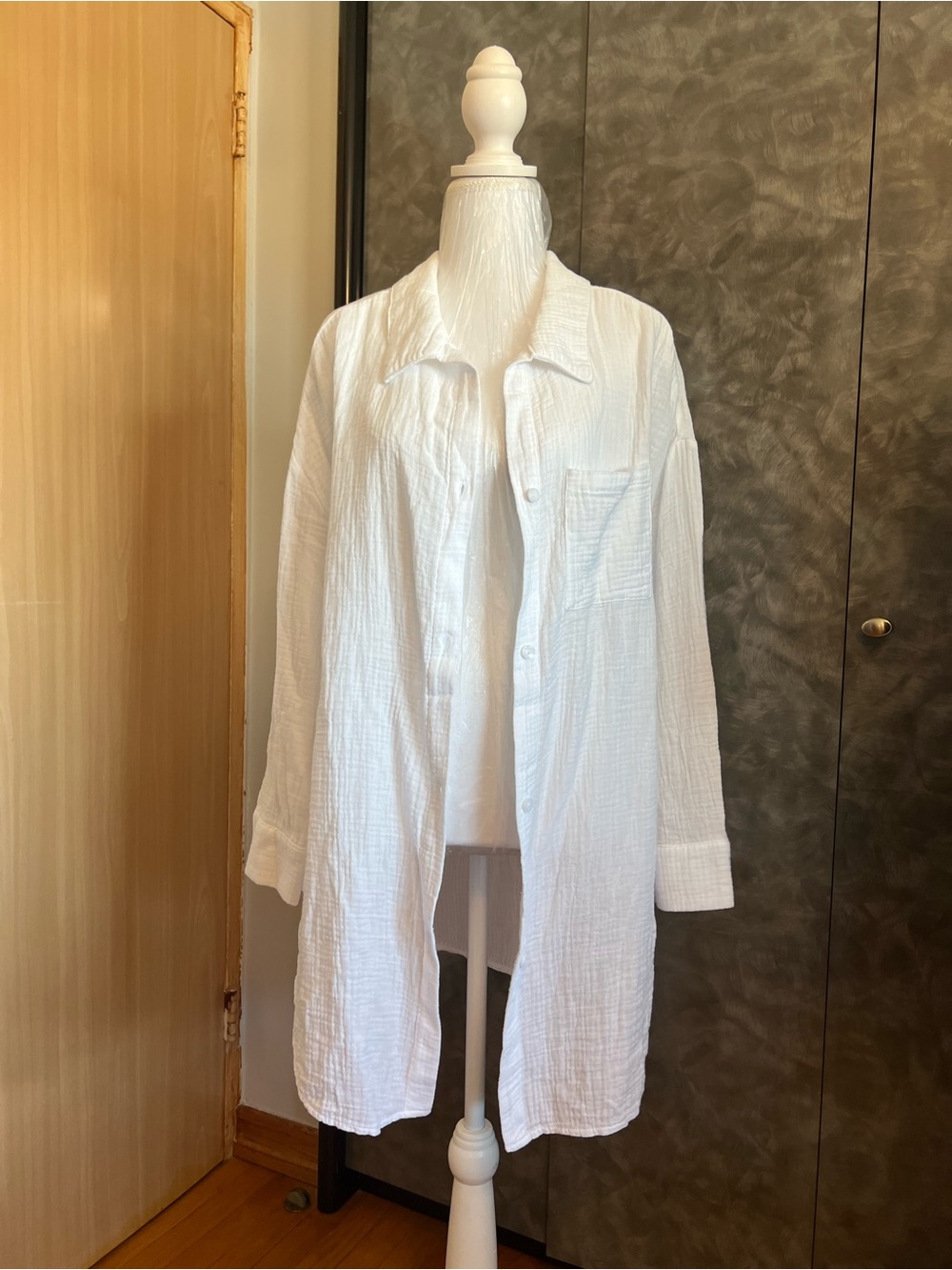 Universal Thread Cream Lightweight Button-Front Blouse